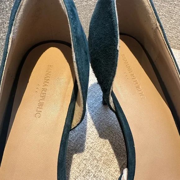 Banana Republic Deep Blue Suede Women's Pumps - Picture 7 of 8